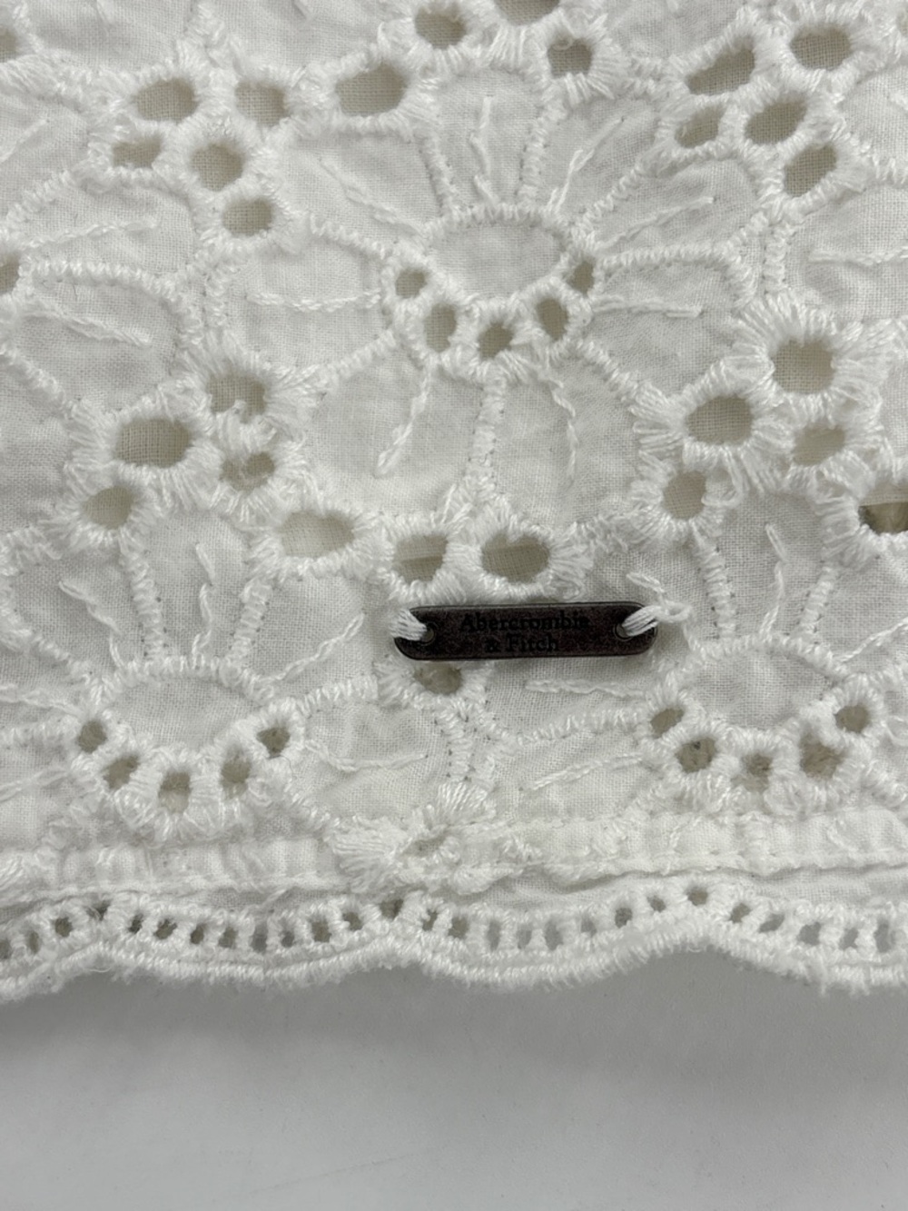 Abercrombie & Fitch White Eyelet Lace Sleeveless Top - Picture 2 of 7